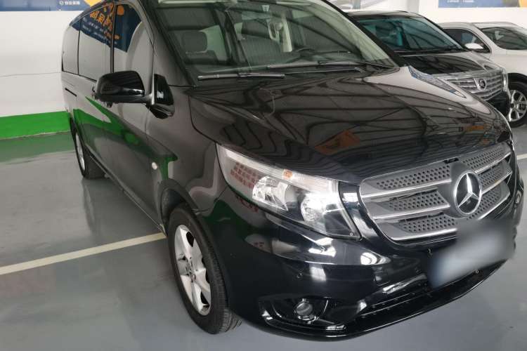 Used Mercedes-Benz Vito 2020 2.0T Business Version 7 Seats Front Right 45 Deg