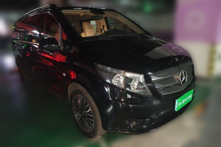 Used Mercedes-Benz Vito 2020 2.0T Business Version 7 Seats Front Right 45 Deg