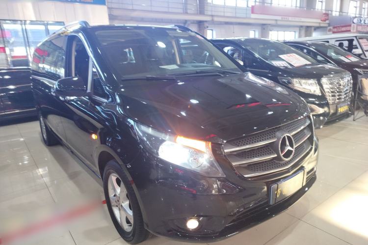 Used Mercedes-Benz Vito 2020 2.0T Business Version 7 Seats Front Right 45 Deg