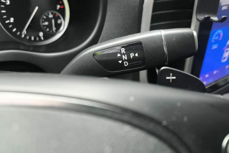 Used Mercedes-Benz Vito 2020 2.0T Business Version 9 Seats Gear Lever
