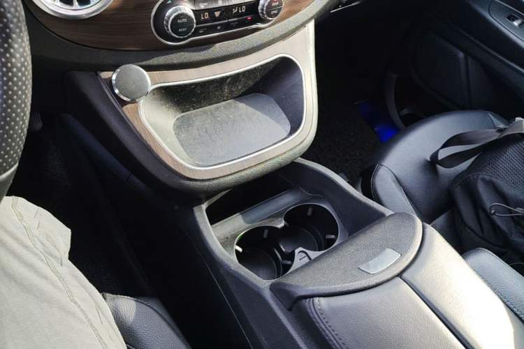 Used Mercedes-Benz Vito 2020 2.0T Business Version 7 Seats Gear Lever