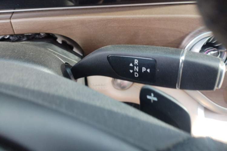 Used Mercedes-Benz Vito 2020 2.0T Elite Version 7 Seats Gear Lever