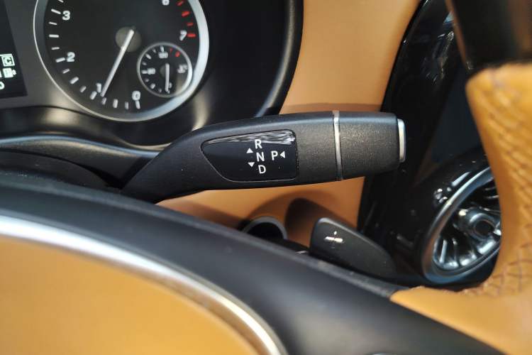 Used Mercedes-Benz Vito 2020 2.0T Business Version 7 Seats Gear Lever