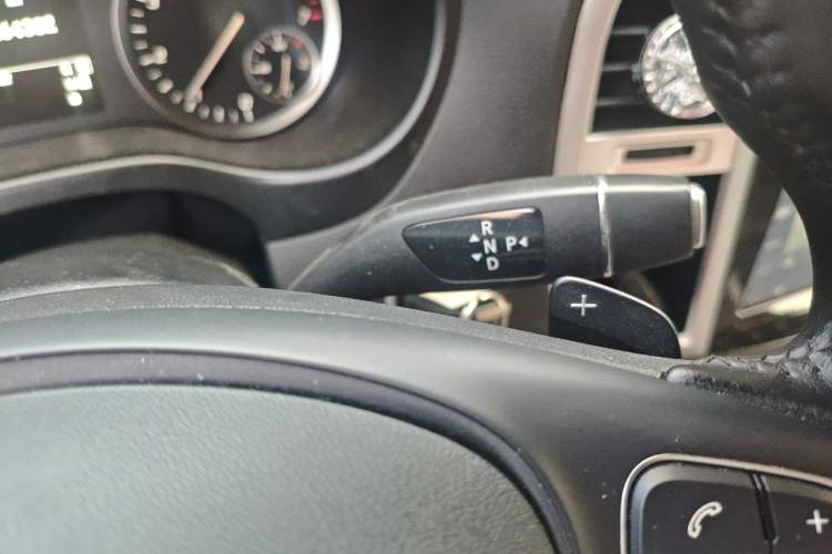 Used Mercedes-Benz Vito 2020 2.0T Elite Version 7 Seats Gear Lever