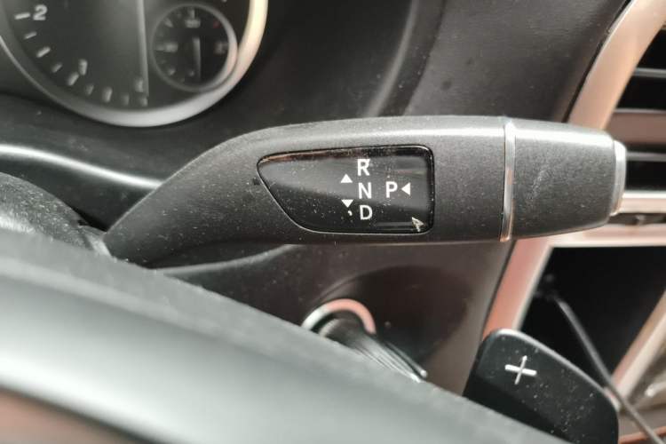 Used Mercedes-Benz Vito 2020 2.0T Business Version 7 Seats Gear Lever
