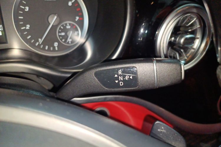 Used Mercedes-Benz Vito 2020 2.0T Elite Version 7 Seats Gear Lever