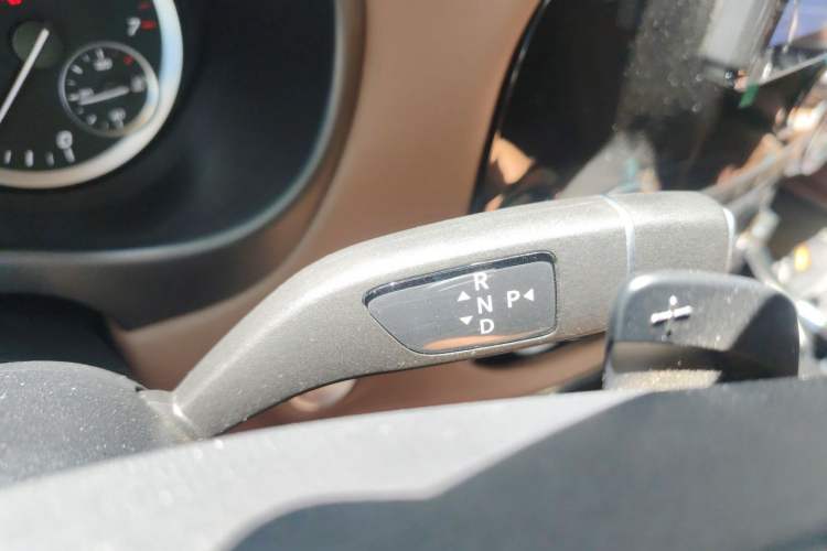 Used Mercedes-Benz Vito 2020 2.0T Business Version 7 Seats Gear Lever