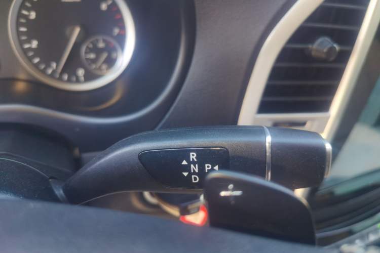 Used Mercedes-Benz Vito 2020 2.0T Business Version 7 Seats Gear Lever