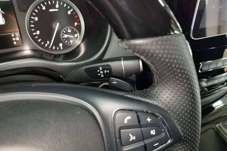 Used Mercedes-Benz Vito 2020 2.0T Elite Version 7 Seats Gear Lever