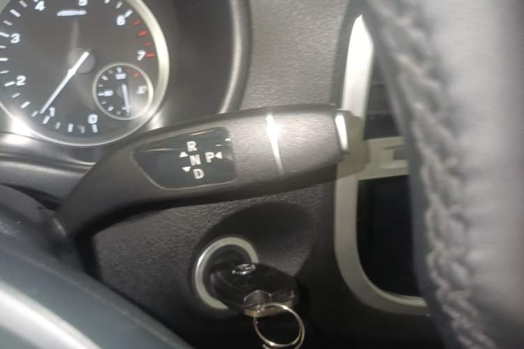 Used Mercedes-Benz Vito 2020 2.0T Elite Version 7 Seats Gear Lever