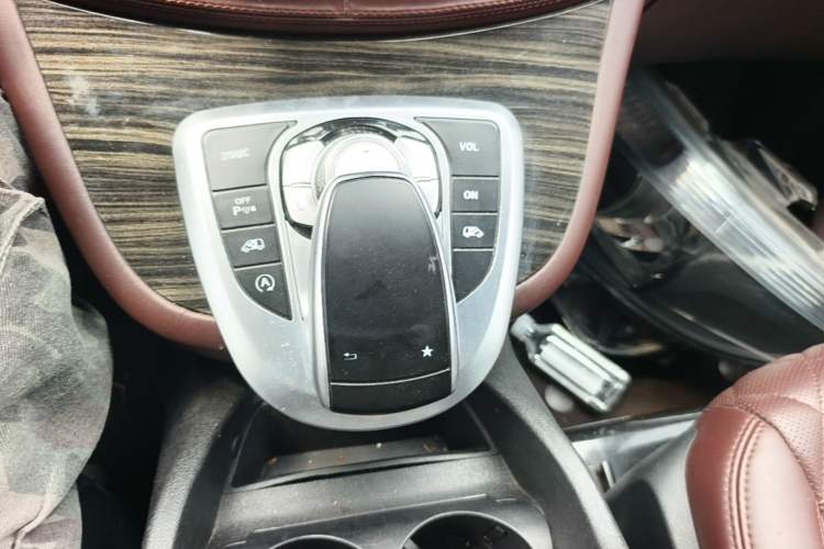 Used Mercedes-Benz Vito 2020 2.0T Elite Version 7 Seats Gear Lever