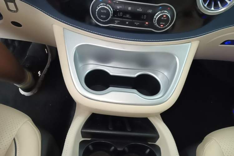 Used Mercedes-Benz Vito 2020 2.0T Business Version 7 Seats Gear Lever