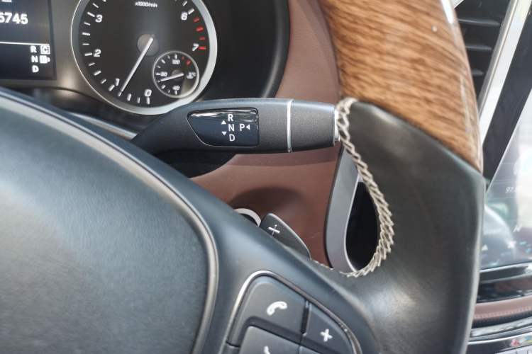 Used Mercedes-Benz Vito 2020 2.0T Elite Version 7 Seats Gear Lever