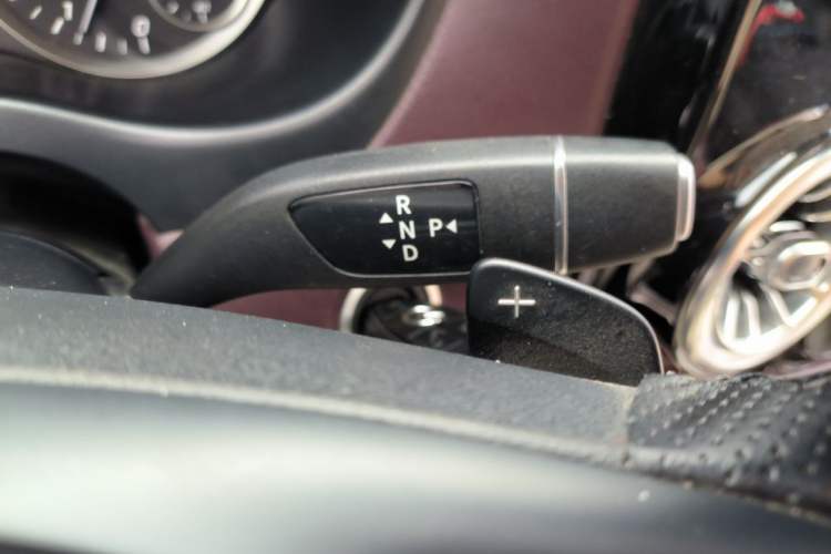 Used Mercedes-Benz Vito 2020 2.0T Elite Version 7 Seats Gear Lever