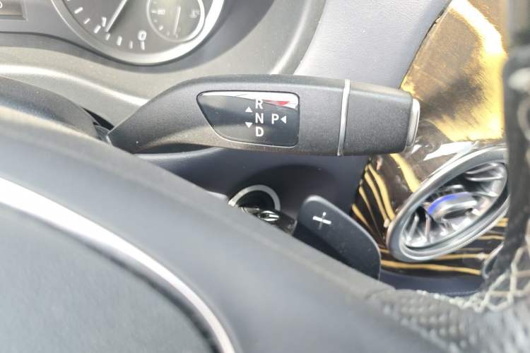 Used Mercedes-Benz Vito 2020 2.0T Business Version 7 Seats Gear Lever
