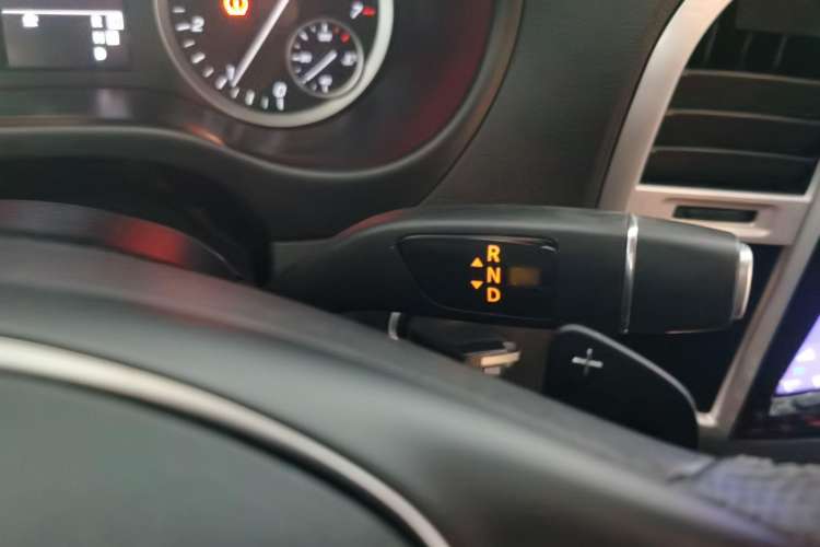 Used Mercedes-Benz Vito 2020 2.0T Business Version 7 Seats Gear Lever