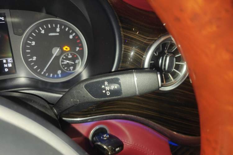 Used Mercedes-Benz Vito 2020 2.0T Elite Version 7 Seats Gear Lever