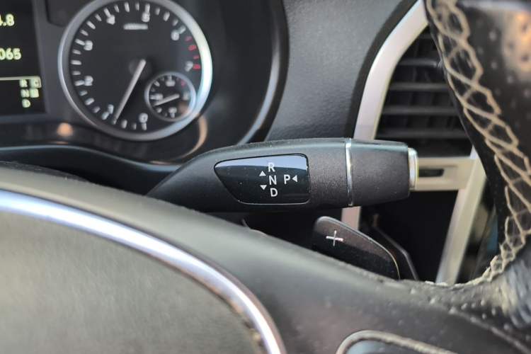 Used Mercedes-Benz Vito 2020 2.0T Business Version 9 Seats Gear Lever