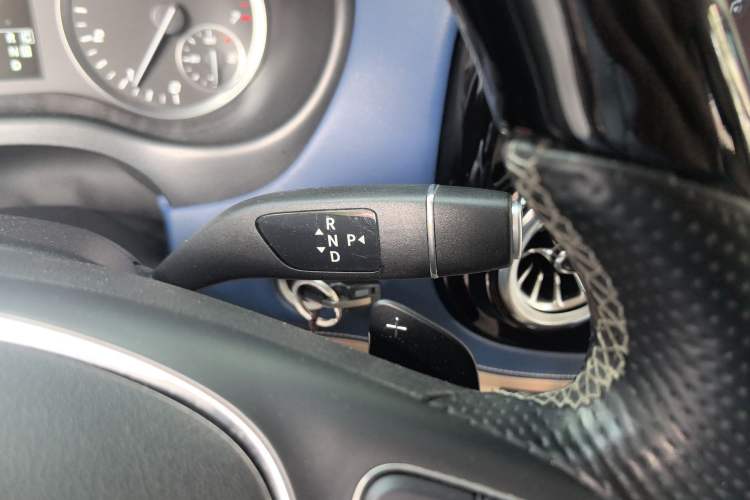 Used Mercedes-Benz Vito 2020 2.0T Business Version 7 Seats Gear Lever