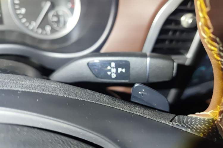 Used Mercedes-Benz Vito 2020 2.0T Elite Version 7 Seats Gear Lever