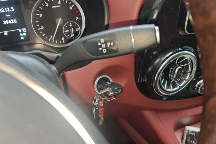 Used Mercedes-Benz Vito 2020 2.0T Business Version 7 Seats Gear Lever