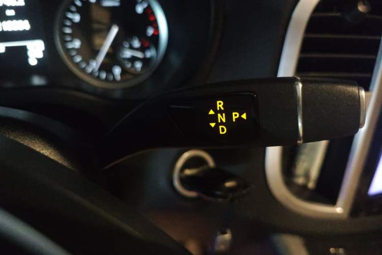 Used Mercedes-Benz Vito 2020 2.0T Business Version 7 Seats Gear Lever