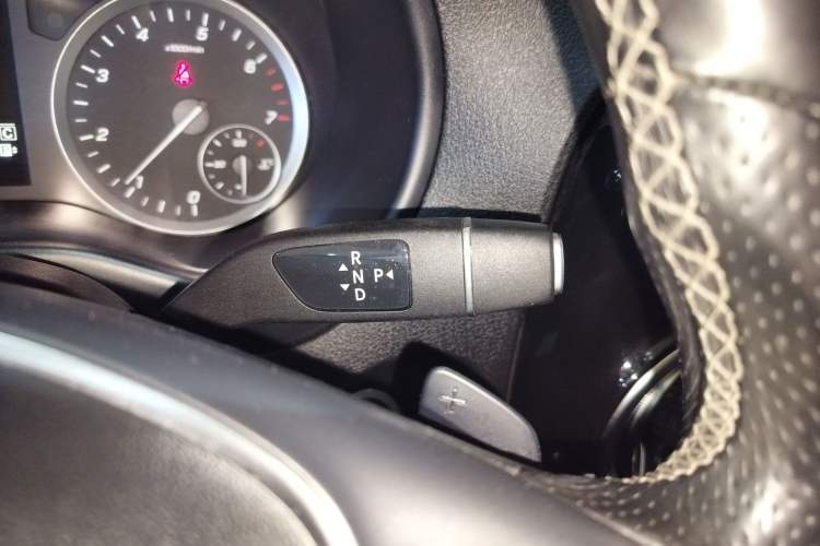 Used Mercedes-Benz Vito 2020 2.0T Business Version 7 Seats Gear Lever