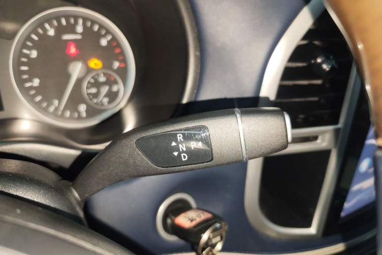 Used Mercedes-Benz Vito 2020 2.0T Elite Version 7 Seats Gear Lever