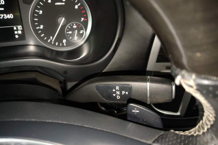 Used Mercedes-Benz Vito 2020 2.0T Business Version 7 Seats Gear Lever