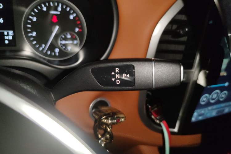 Used Mercedes-Benz Vito 2020 2.0T Business Version 7 Seats Gear Lever