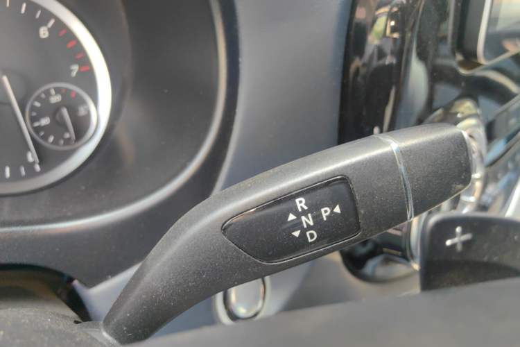 Used Mercedes-Benz Vito 2020 2.0T Elite Version 7 Seats Gear Lever