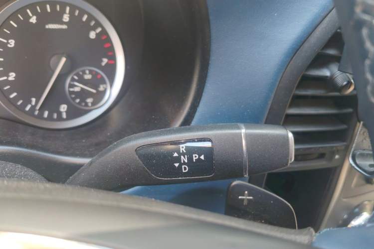 Used Mercedes-Benz Vito 2020 2.0T Business Version 7 Seats Gear Lever