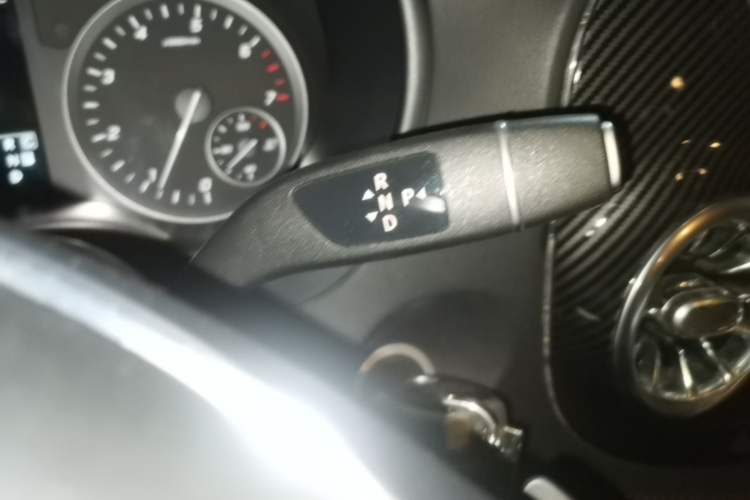 Used Mercedes-Benz Vito 2020 2.0T Business Version 7 Seats Gear Lever