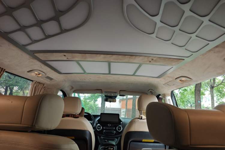 Used Mercedes-Benz Vito 2020 2.0T Elite Version 7 Seats Headliner