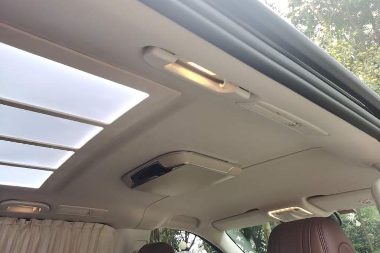 Used Mercedes-Benz Vito 2020 2.0T Elite Version 7 Seats Headliner