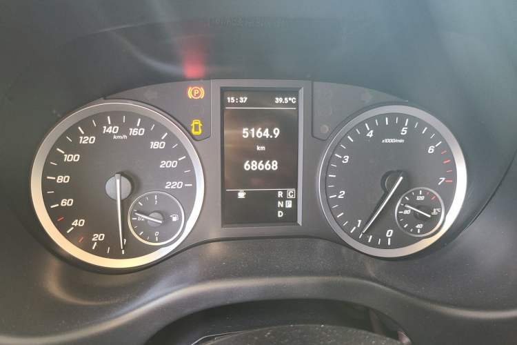 Used Mercedes-Benz Vito 2020 2.0T Elite Version 7 Seats Instrument Cluster