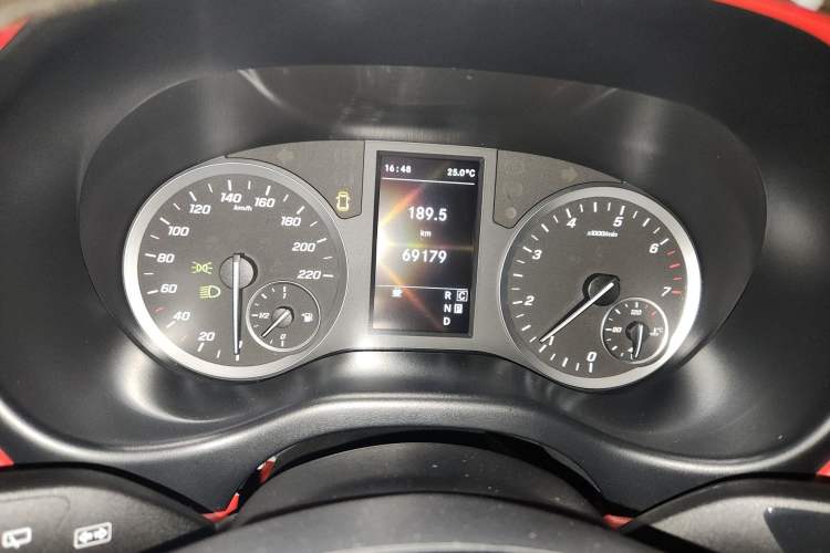 Used Mercedes-Benz Vito 2020 2.0T Elite Version 7 Seats Instrument Cluster