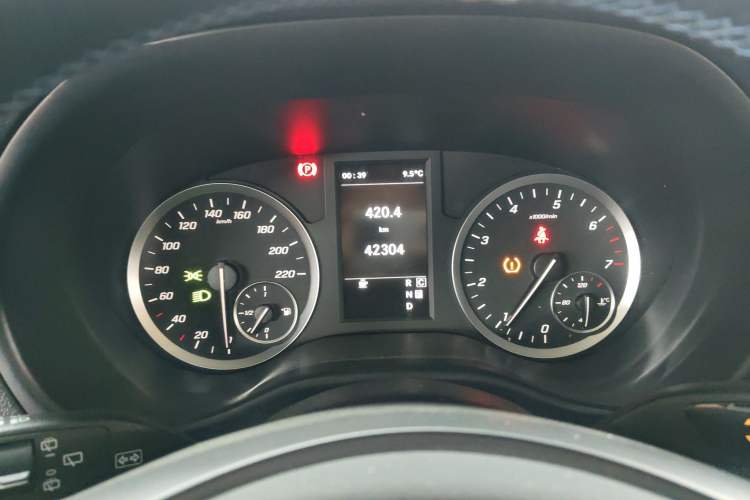 Used Mercedes-Benz Vito 2020 2.0T Elite Version 7 Seats Instrument Cluster