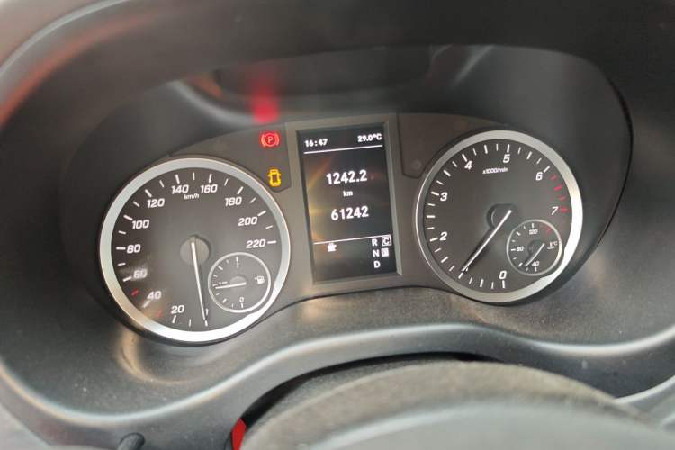 Used Mercedes-Benz Vito 2020 2.0T Elite Version 7 Seats Instrument Cluster