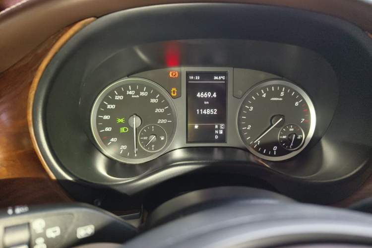 Used Mercedes-Benz Vito 2020 2.0T Elite Version 7 Seats Instrument Cluster