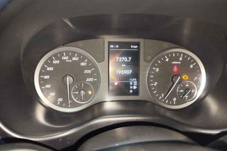 Used Mercedes-Benz Vito 2020 2.0T Elite Version 7 Seats Instrument Cluster
