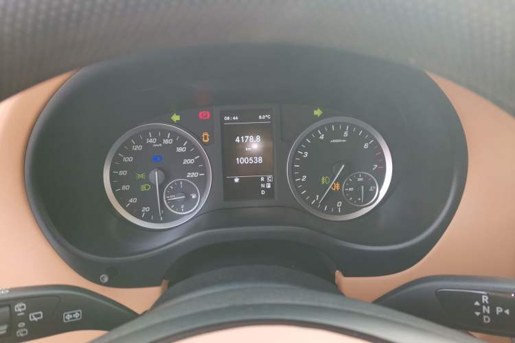 Used Mercedes-Benz Vito 2020 2.0T Elite Version 7 Seats Instrument Cluster