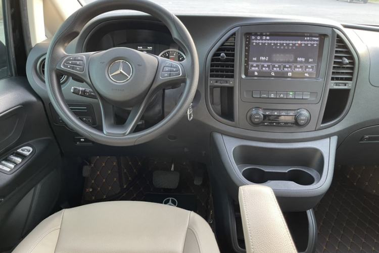 Used Mercedes-Benz Vito 2020 2.0T Elite Version 9 Seats Interior 2