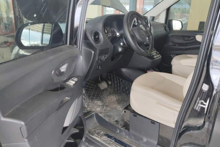 Used Mercedes-Benz Vito 2020 2.0T Elite Version 7 Seats Interior 3