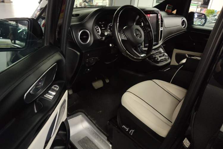 Used Mercedes-Benz Vito 2020 2.0T Business Version 7 Seats Interior 3