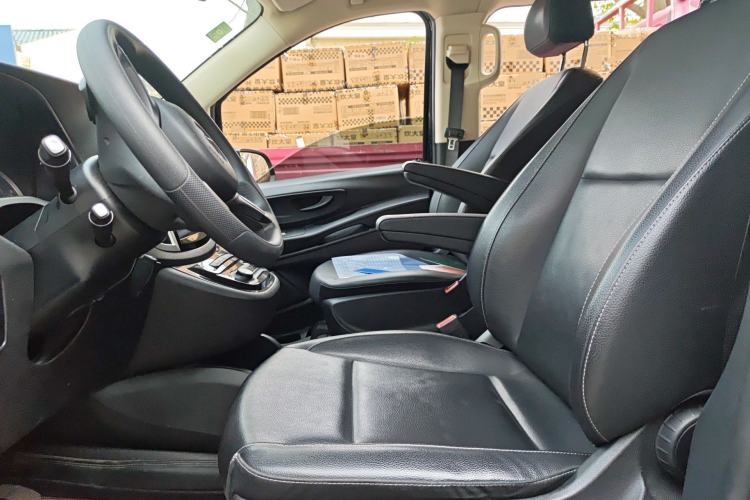 Used Mercedes-Benz Vito 2020 2.0T Elite Version 7 Seats Left Front Seat