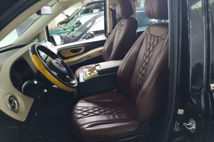 Used Mercedes-Benz Vito 2020 2.0T Elite Version 7 Seats Left Front Seat