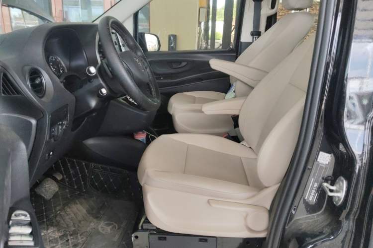 Used Mercedes-Benz Vito 2020 2.0T Elite Version 7 Seats Left Front Seat