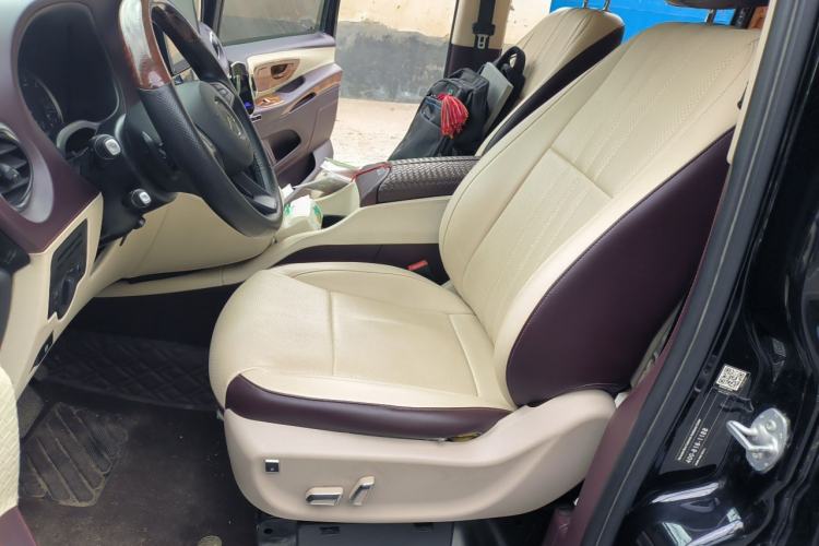 Used Mercedes-Benz Vito 2020 2.0T Elite Version 7 Seats Left Front Seat