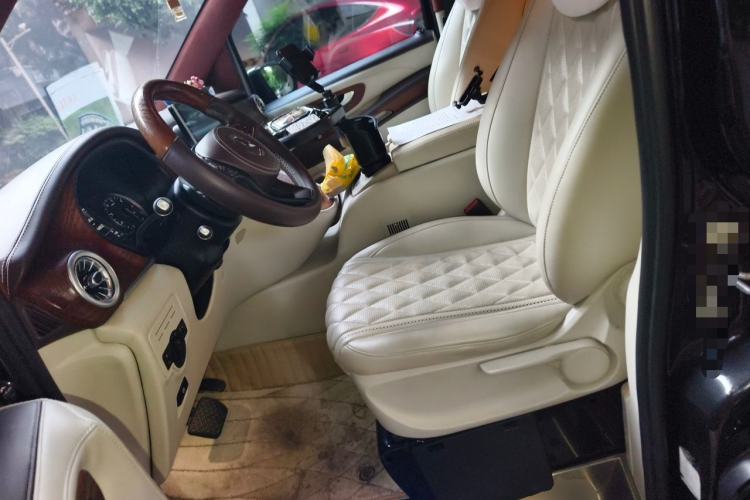 Used Mercedes-Benz Vito 2020 2.0T Elite Version 7 Seats Left Front Seat